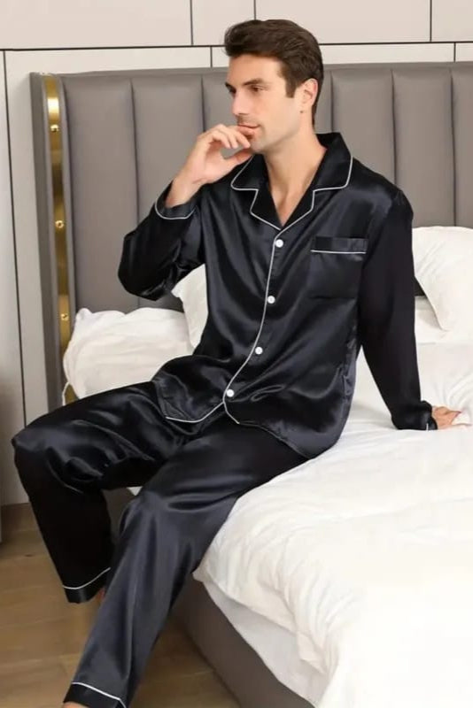 Black silk woman night suit